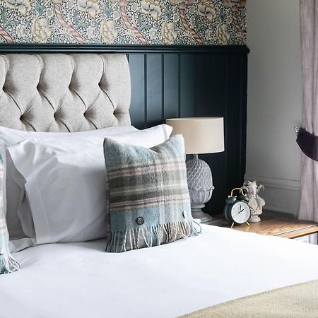 The Fleece At Cirencester Exterior foto A bedroom at The Old Bank Hotel