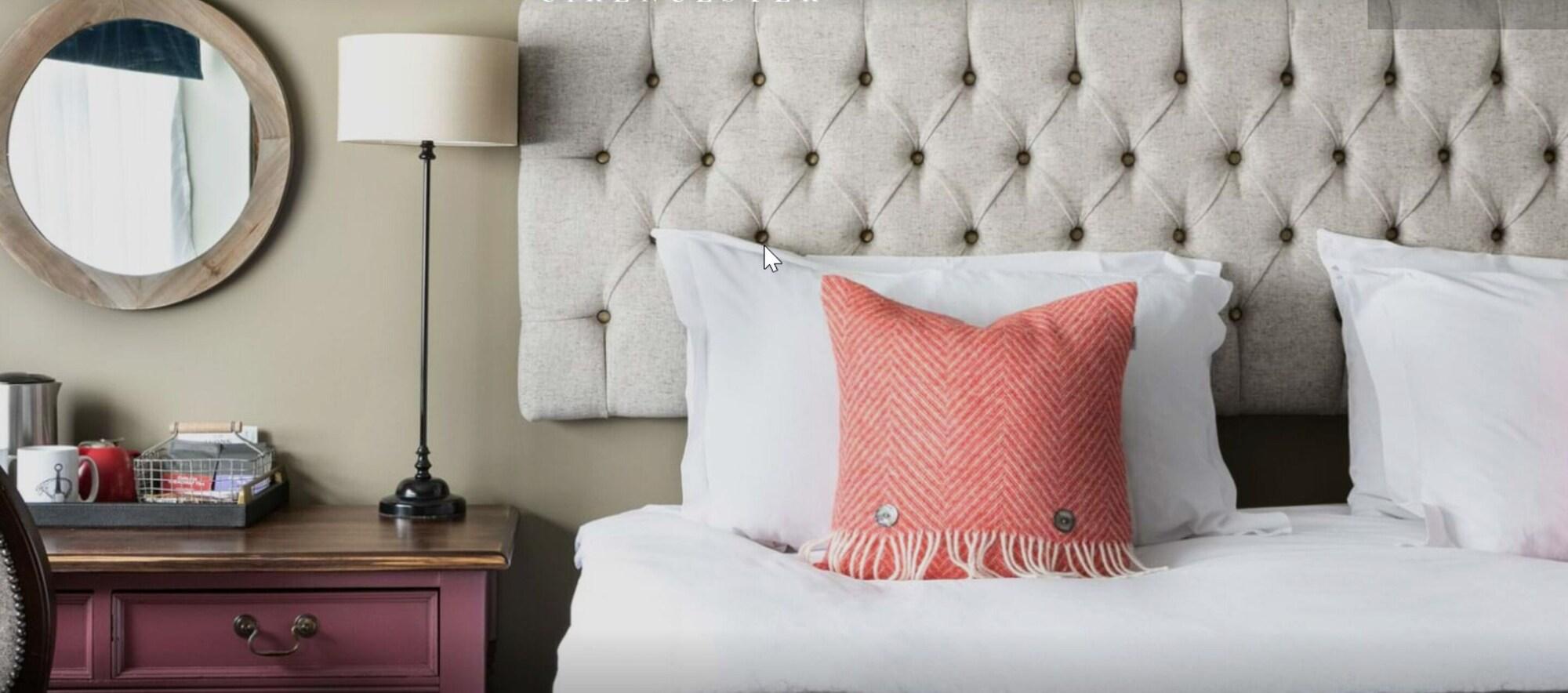 The Fleece At Cirencester Exterior foto A cushion