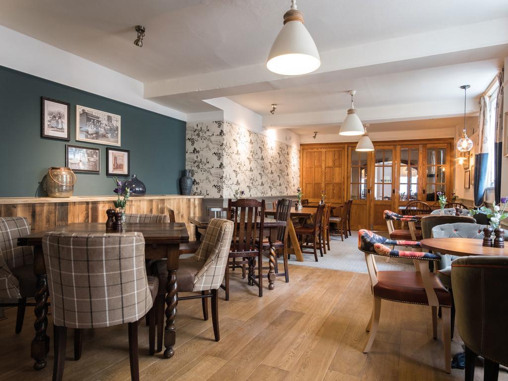 The Fleece At Cirencester Exterior foto The interior of the pub