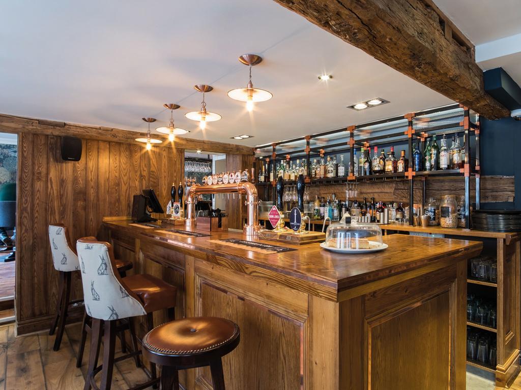 The Fleece At Cirencester Exterior foto The bar at The Old Post Office