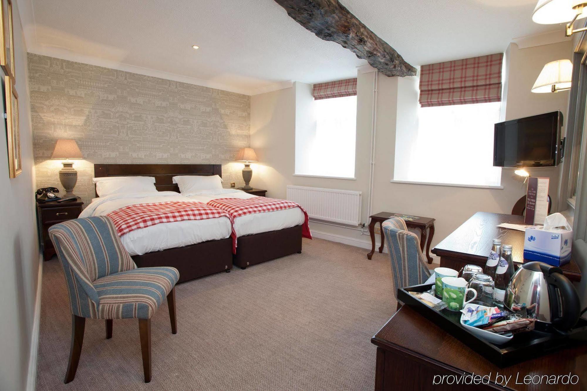 The Fleece At Cirencester Exterior foto A room at the hotel