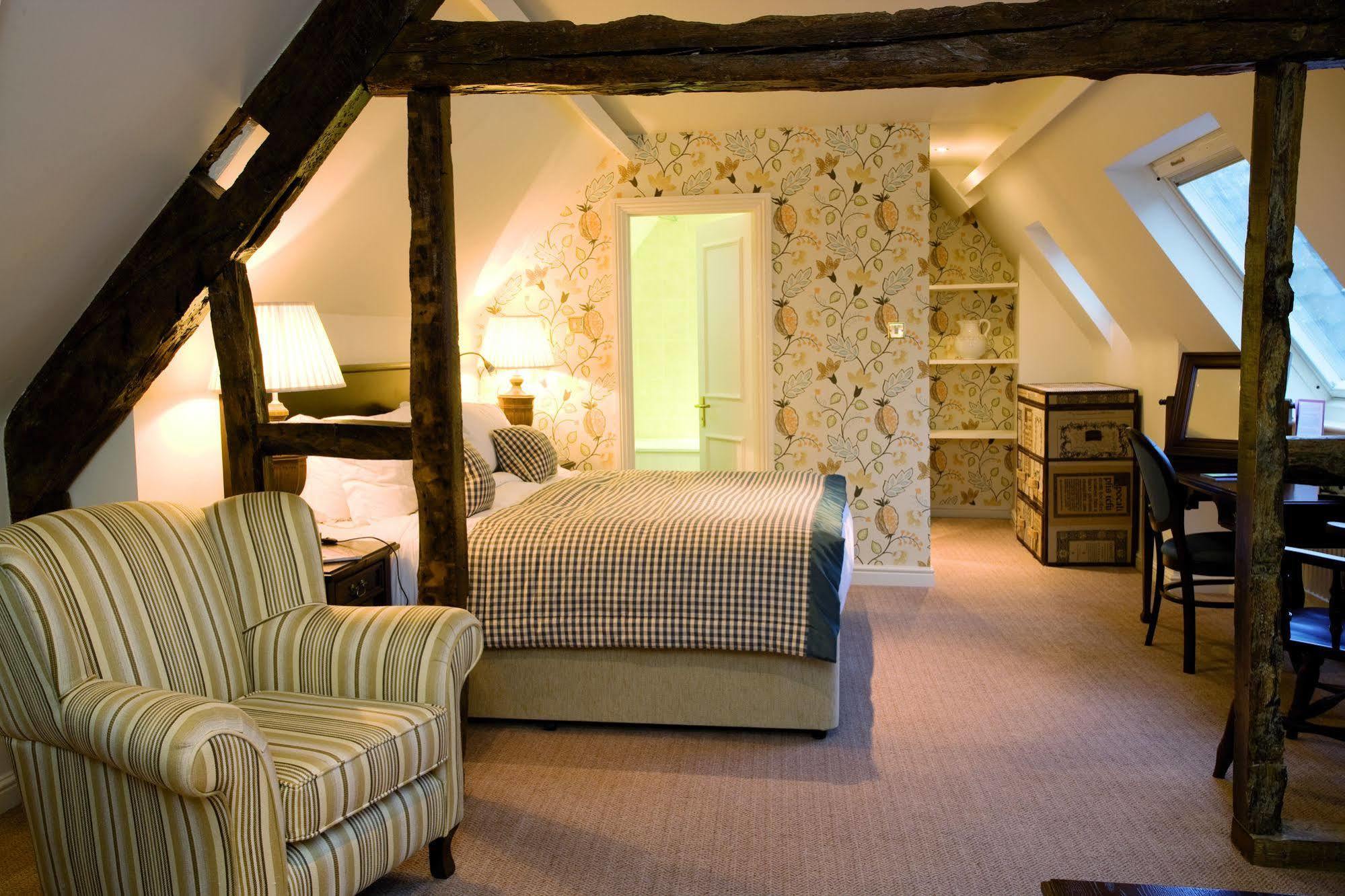 The Fleece At Cirencester Exterior foto A room at the hotel