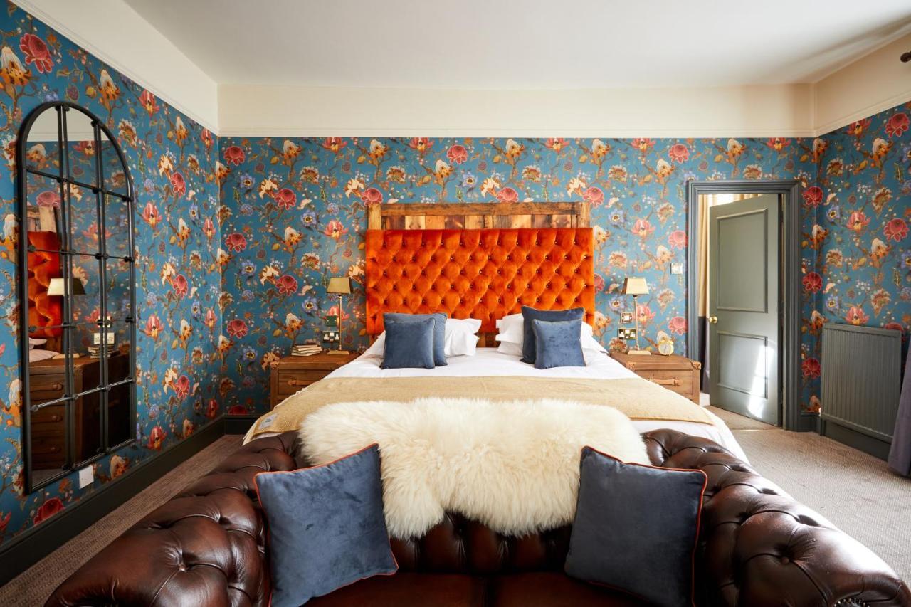 The Fleece At Cirencester Exterior foto The bedroom at The Mitre